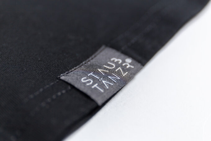 Schwarzes Basic-Shirt