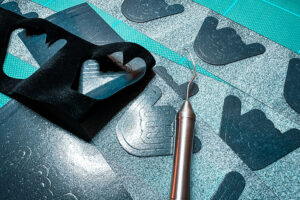 Entgitttern der Flock-Folie