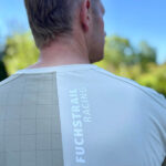 Ein bedrucktes ORTOVOX® Longsleeve von hinten